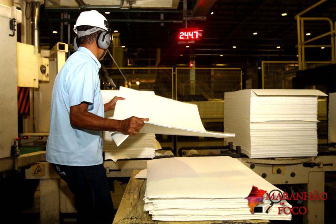 Confiança da indústria recua 1,7 ponto na prévia de julho, diz FGV