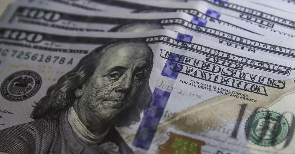 Dólar cai para R$ 5,16 ainda sob reflexo do Copom
