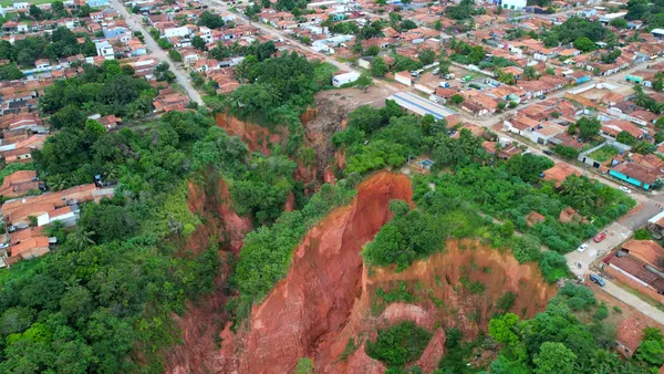 Justiça do MA condena município de Buriticupu a adotar medidas para conter voçorocas que já engoliram casas e causaram morte de moradores