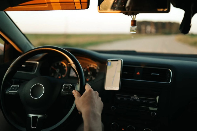 Uber é condenada pela Justiça após motorista furtar compras de duas passageiras em São Luís