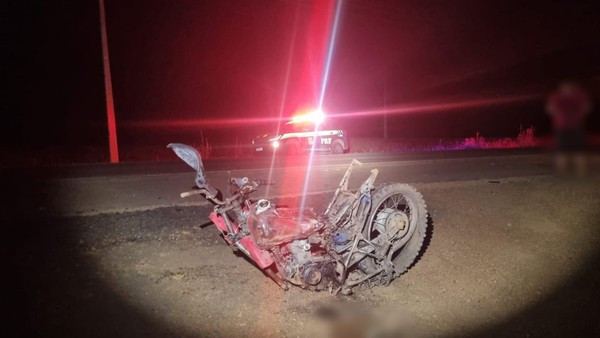 Motociclista morre após moto colidir de frente com caminhonete na BR-135, em São Domingos do Maranhão