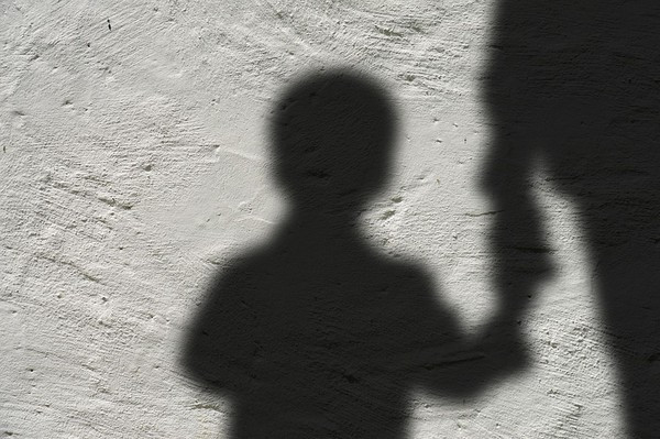 Menina relata na escola que é abusada sexualmente e padrasto é preso no MA