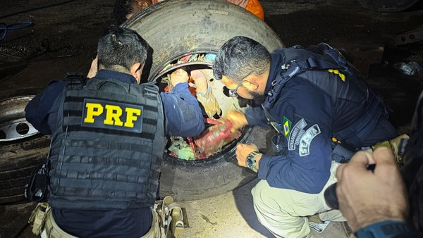 Caminhoneiro é preso após ser flagrado transportando 188,5 kg de drogas dentro de pneus de caminhão em São Luís