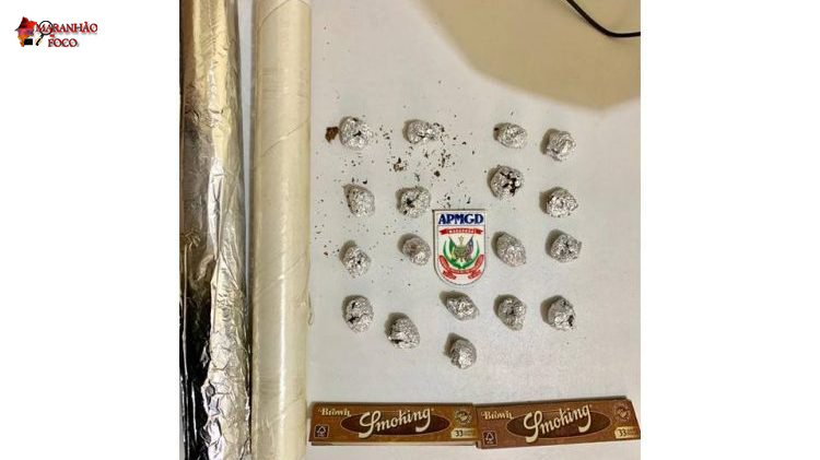 Mulher é presa por tráfico de drogas na Vila Sarney