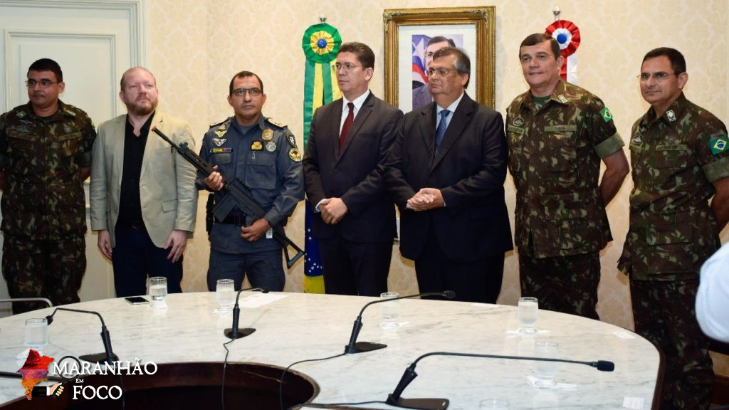 Governo entrega 100 fuzis para a Polícia Militar