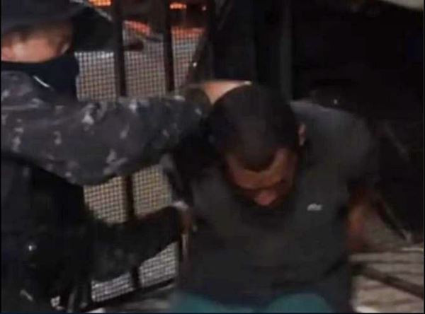 Homem é preso após atear fogo na casa da ex-mulher enquanto ela dormia com os filhos, em Imperatriz