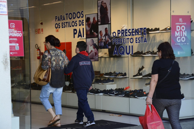 Brasileiros pretendem se endividar para conseguir comprar presente do Dia dos Pais