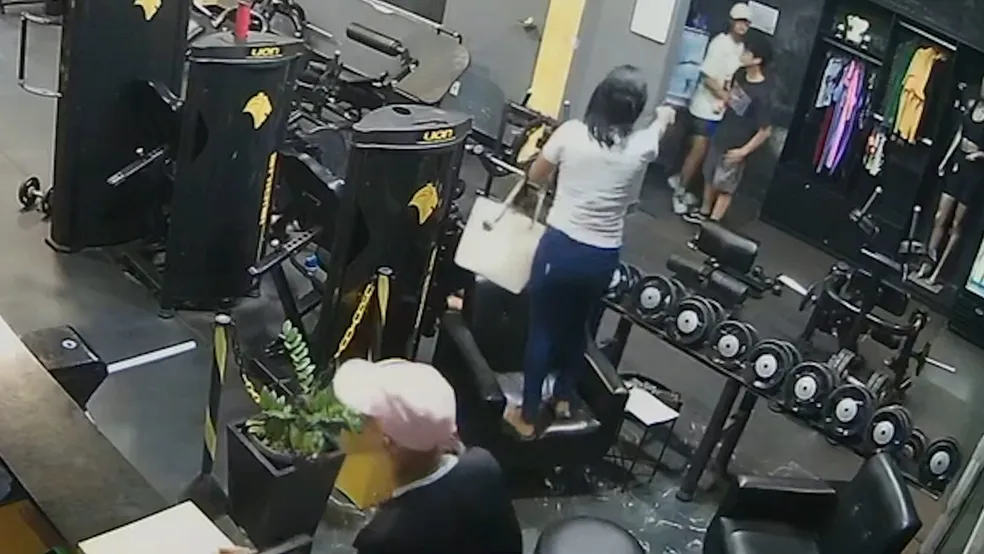 Trio armado invade e assalta academia de musculação em São Luís