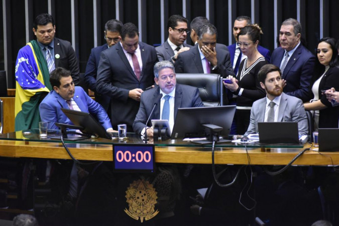 Líderes da Câmara se reúnem para debater arcabouço fiscal e determinar qual texto irá ao Plenário