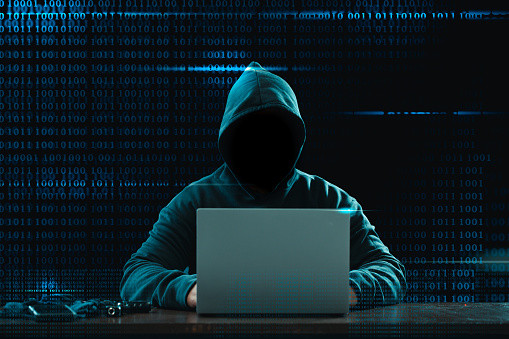 'Como saber se estão me espionando pela webcam?' Veja 5 pistas