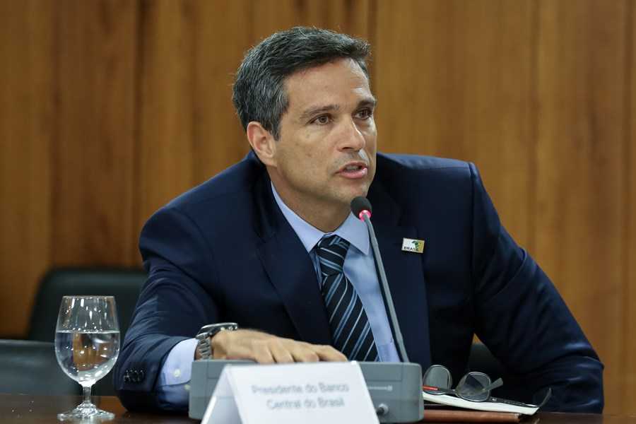 Pagamento por WhatsApp será aprovado em breve, diz Campos Neto