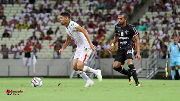 Sampaio Corrêa assume a liderança após vitória fora de casa