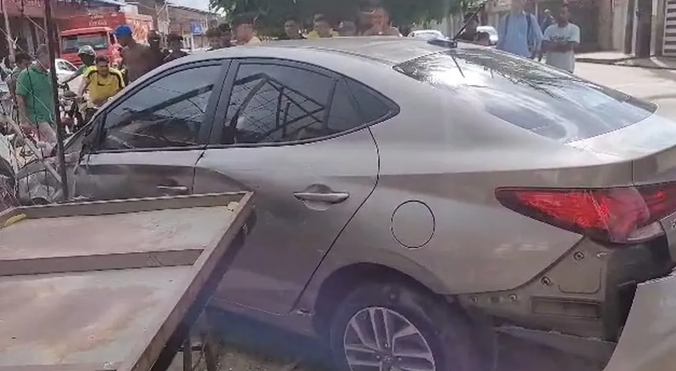 Homens tomam carro de motorista de app e praticam assaltos na Grande São Luís; um dos suspeitos foi preso após atropelar um motociclista