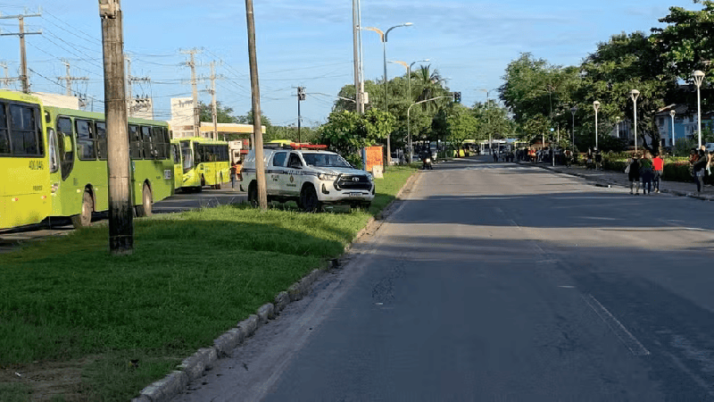 Manifestantes cobram entrega da obra do Mercado do Peixe com protesto em São Luís
