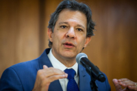 Haddad anuncia reoneração do diesel a partir de 1º de janeiro de 2024