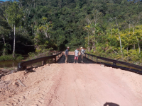 MAIS UMA PONTE RECUPERADA: PREFEITURA RECUPERA PONTE NO CENTRO DO ALCIDES
