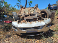 Quatro pessoas da mesma família morrem após carro sair da pista e colidir em árvore na BR-010, no MA