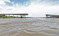 Ministério da Saúde orienta população sobre eventual contaminação do Rio Tocantins, por causa de queda da ponte JK; veja recomendações