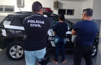 Presa suspeita de tentar matar mulher a facadas dentro de loja na Grande São Luís; agressora estava com criança no colo na hora do crime
