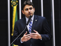 Após ser exonerado, Juscelino Filho reassume mandato na Câmara dos Deputados