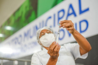 Vacina bivalente contra Covid-19 ficará disponível para público com 18 anos ou mais a partir de segunda (4) em São Luís