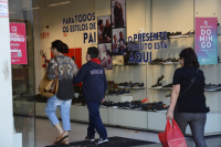 Brasileiros pretendem se endividar para conseguir comprar presente do Dia dos Pais